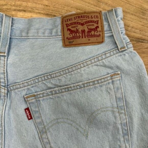 Levi’s 501 Blue Denim Jean Shorts Cut Off Distressed Flayed Size 29 High Waisted - Picture 10 of 10